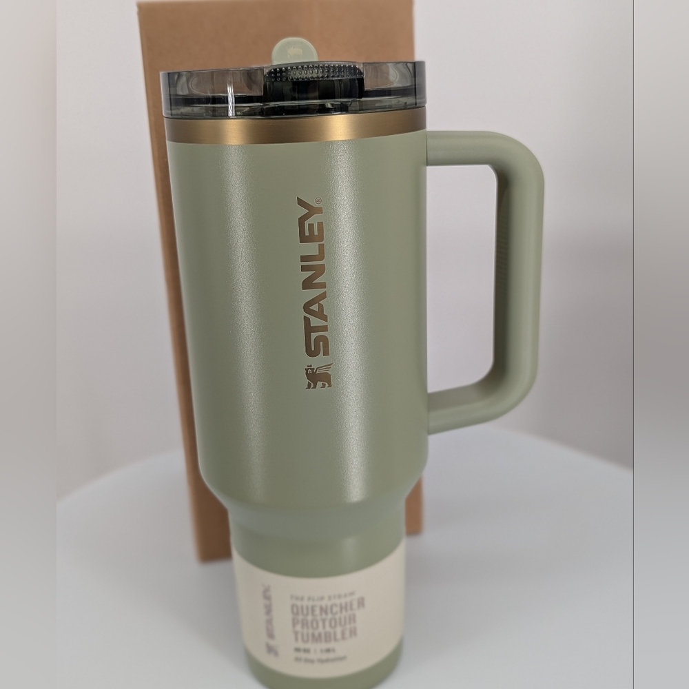 New STANLEY Quencher H2.0 Protour Tumbler cup 30 OZ Juniper green